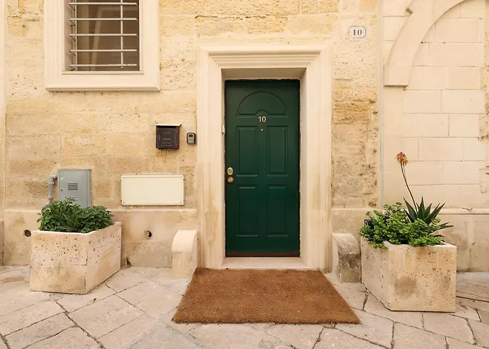 Goodstay La Suite 10 - Rooms -