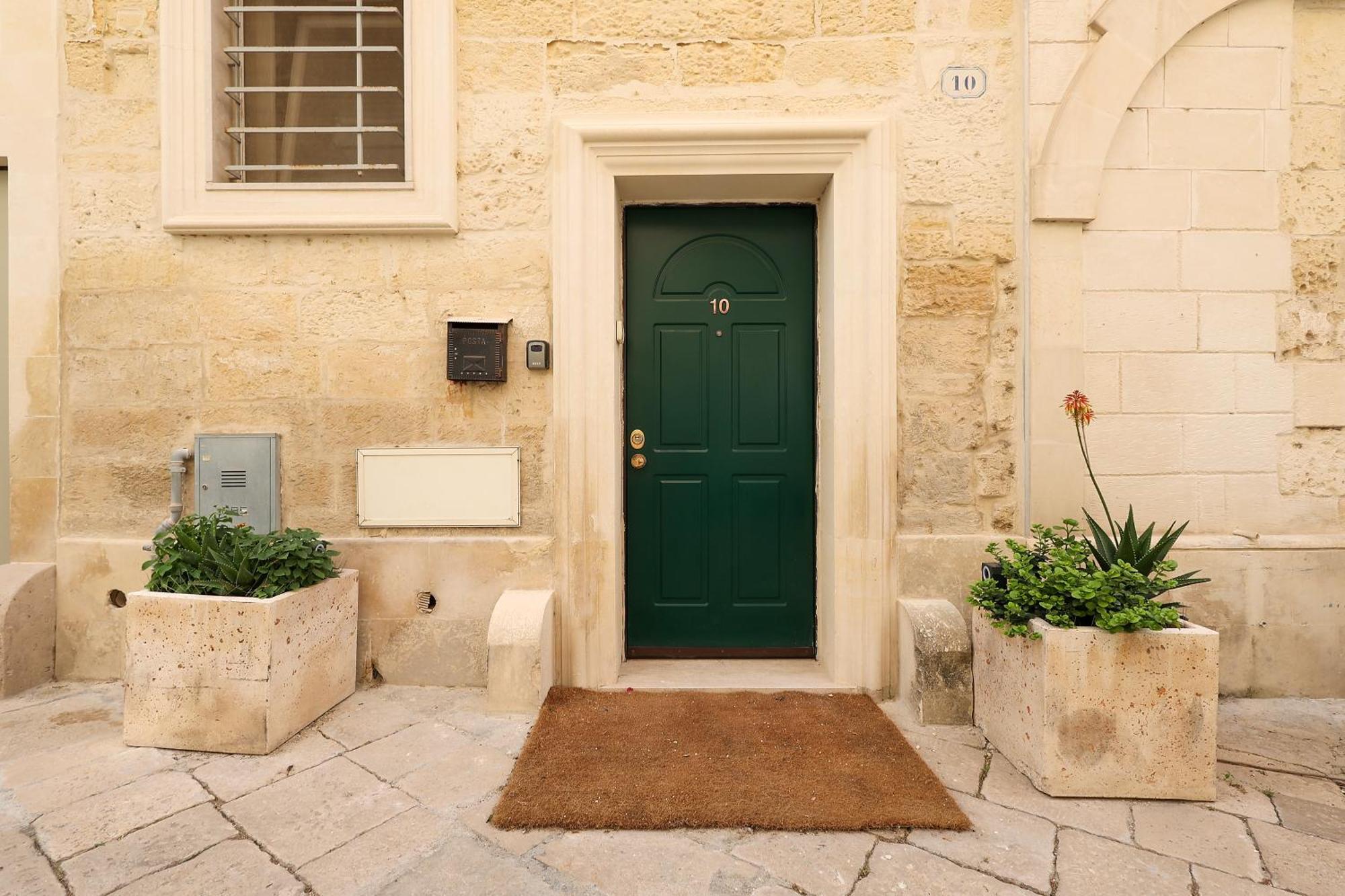 Goodstay La 10 - - *